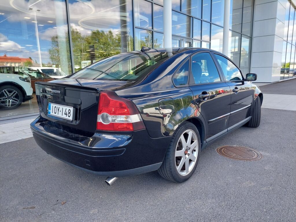 Volvo S40 2006 Musta