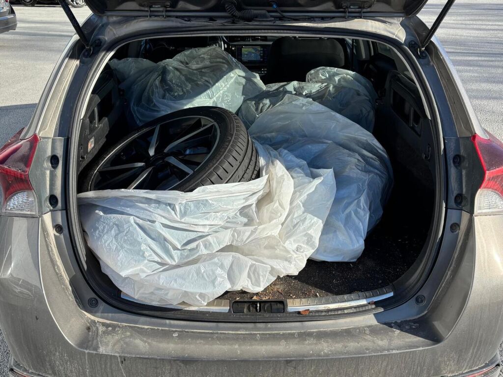 Toyota Auris 2016 Harmaa