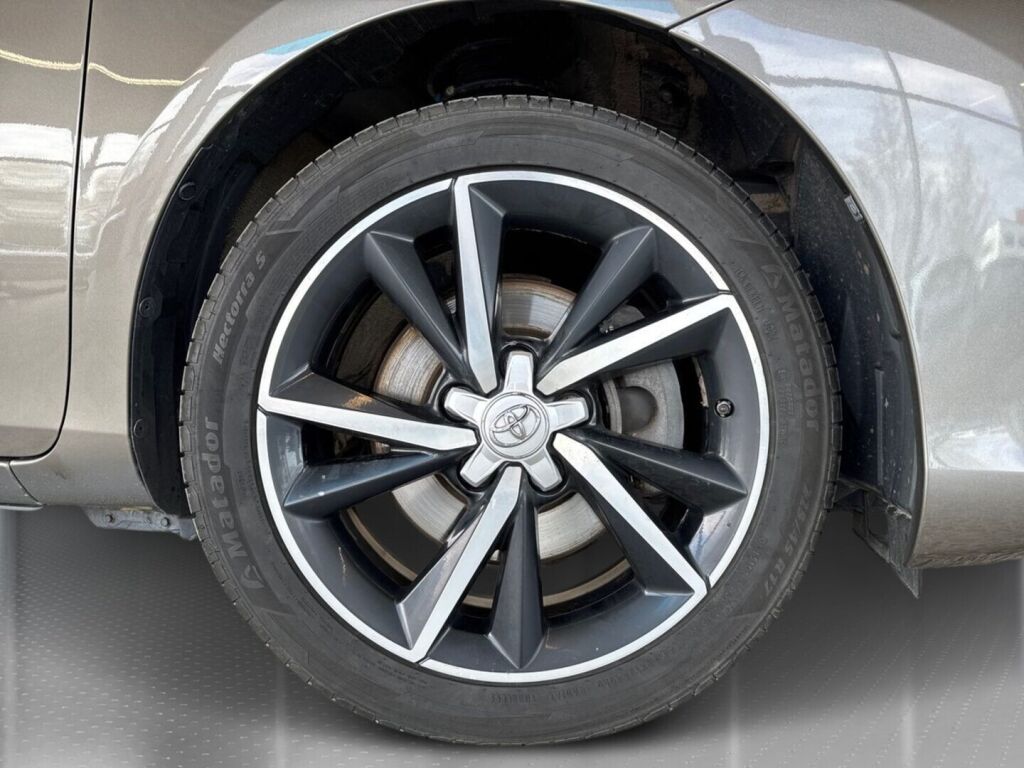 Toyota Auris 2016 Harmaa