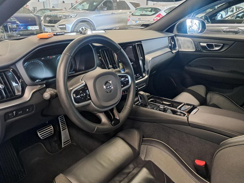 Volvo V60 2022 Harmaa