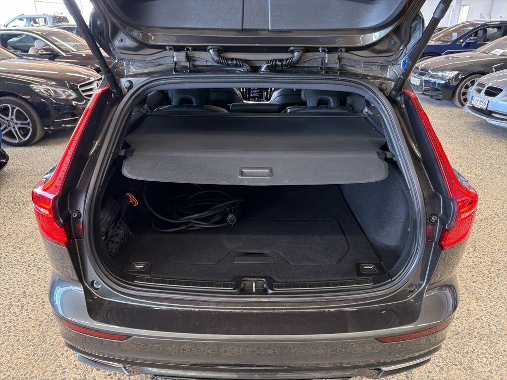 Volvo V60 2022 Harmaa