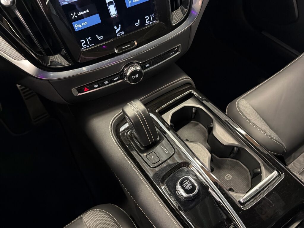 Volvo V60 2022 Harmaa