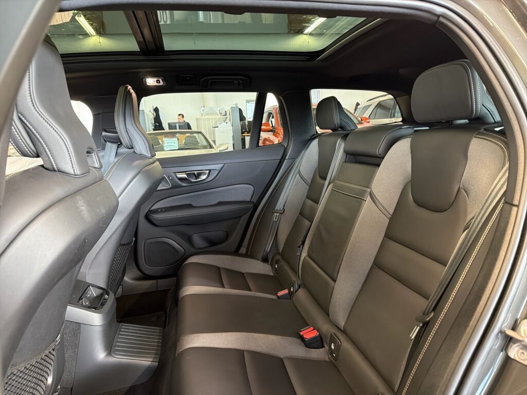 Volvo V60 2022 Harmaa