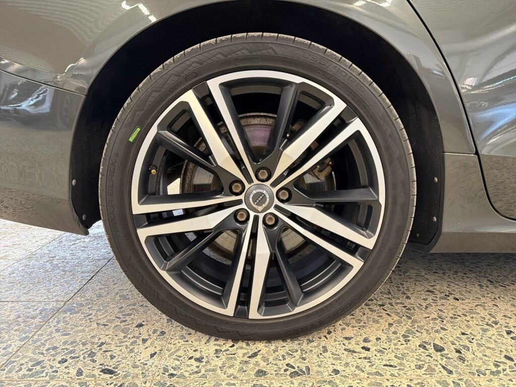 Volvo V60 2022 Harmaa