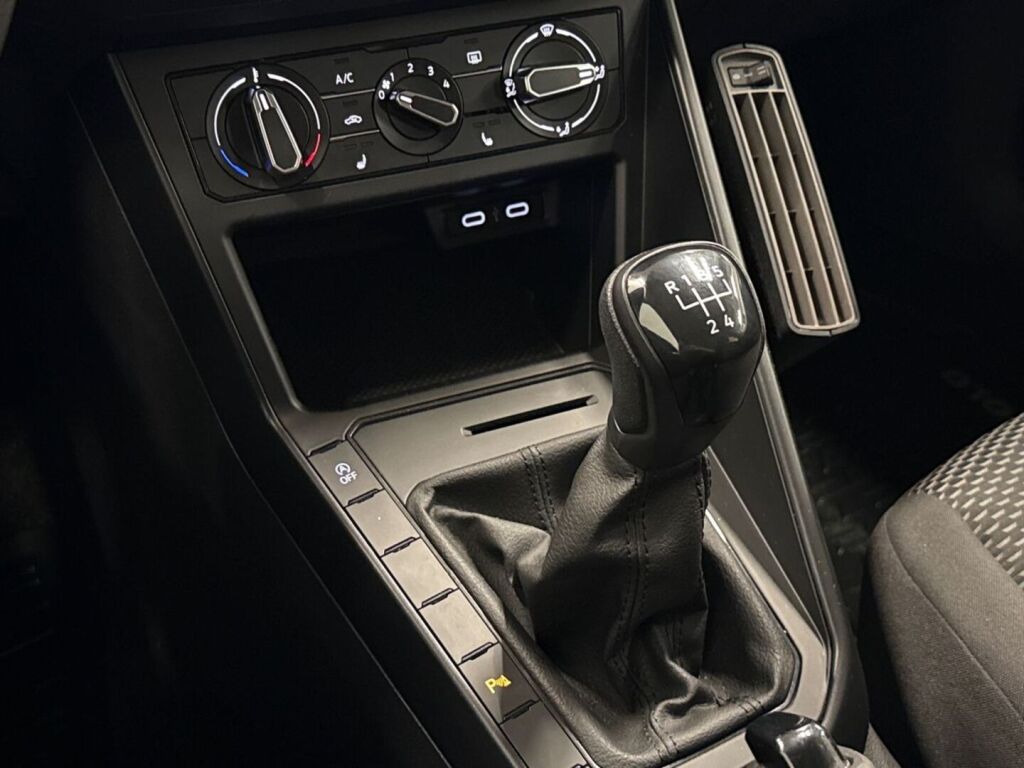 Volkswagen Polo 2022 Valkoinen
