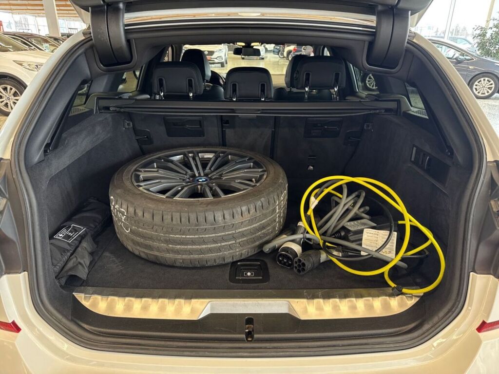 BMW 320 2022 Valkoinen