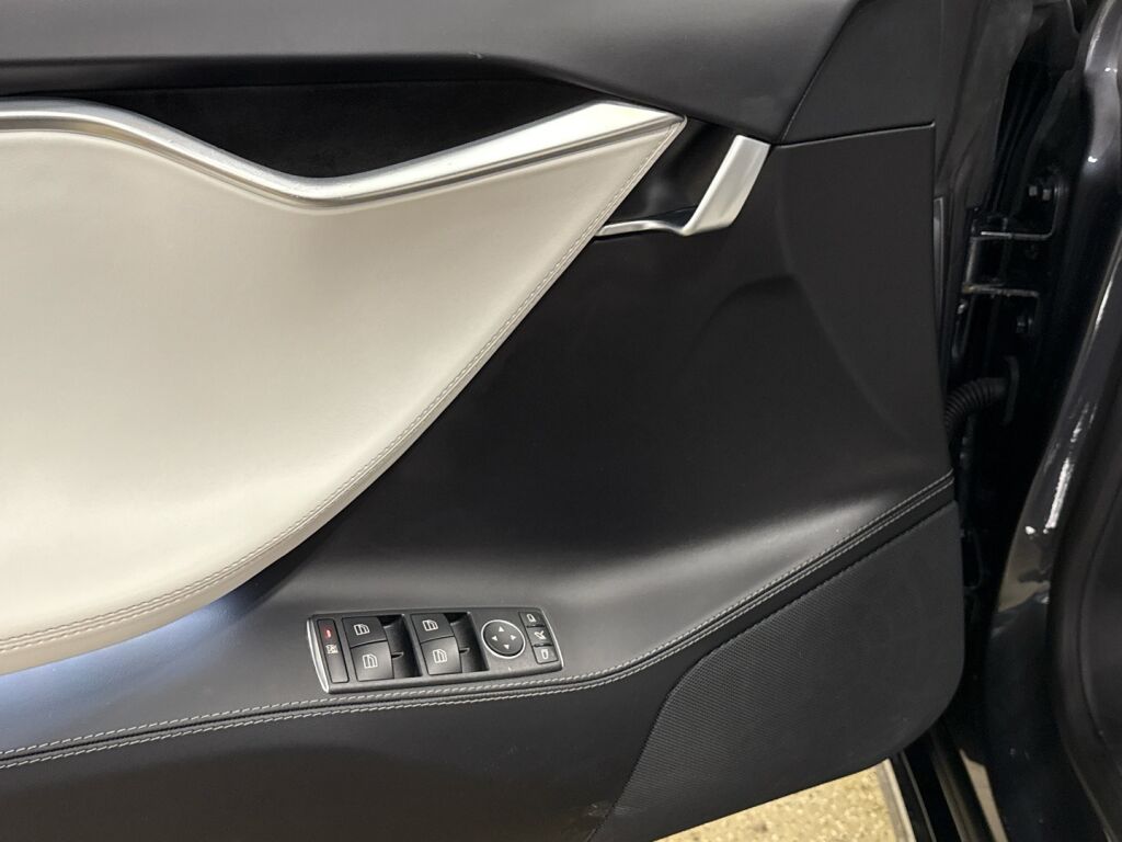 Tesla Model S 2017 Harmaa