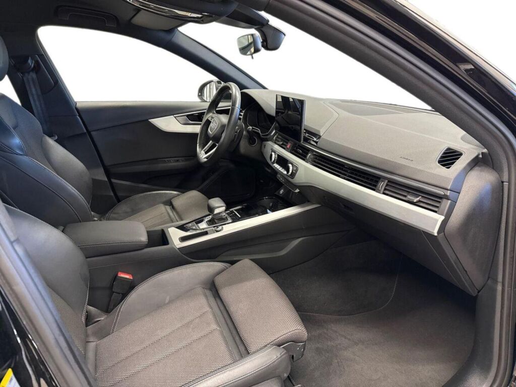 Audi A4 2022 Musta