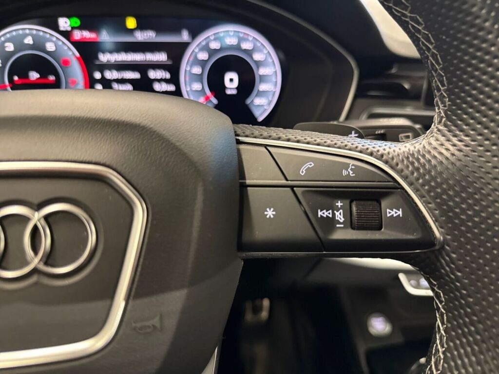 Audi A4 2022 Musta