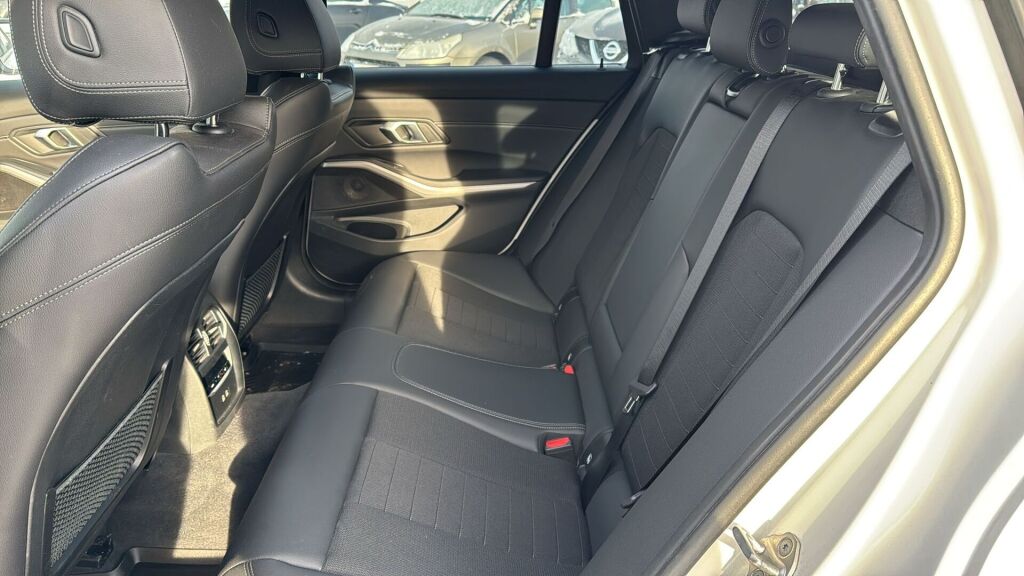 BMW 320 2022 Valkoinen