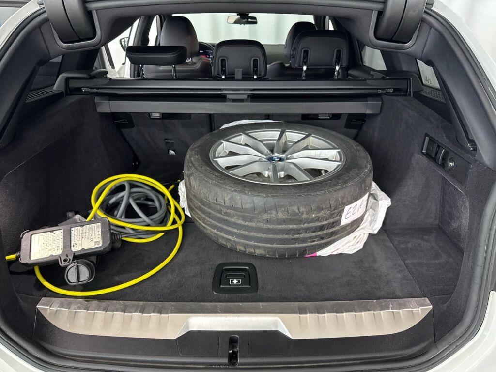 BMW 320 2022 Valkoinen