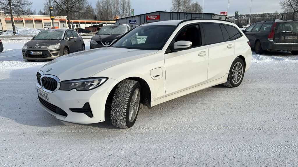 BMW 320 2022 Valkoinen