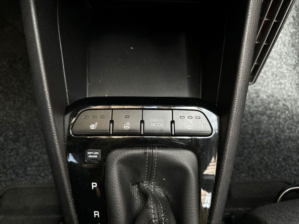 Kia Stonic 2021 Sininen