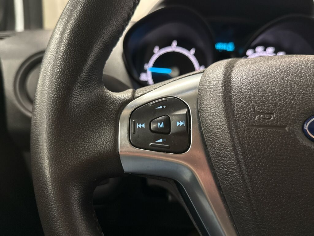 Ford Transit Courier 2021 Valkoinen