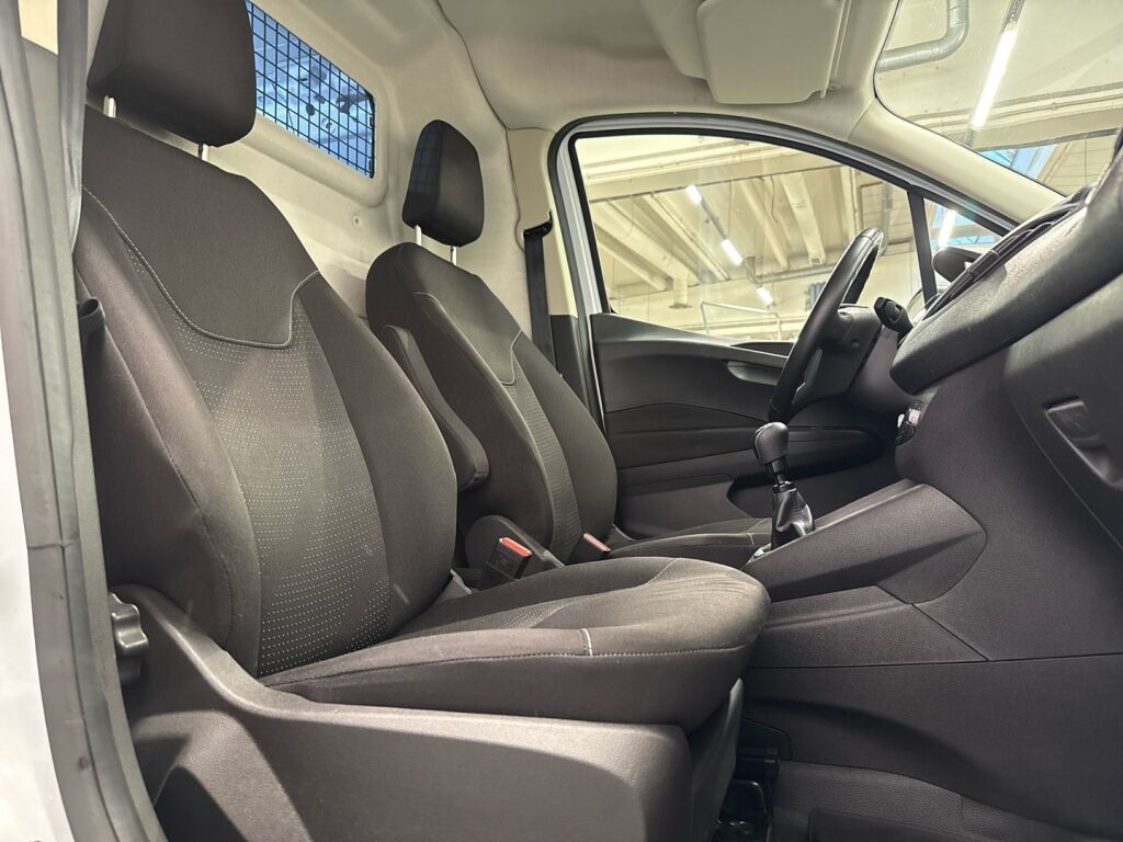 Ford Transit Courier 2021 Valkoinen