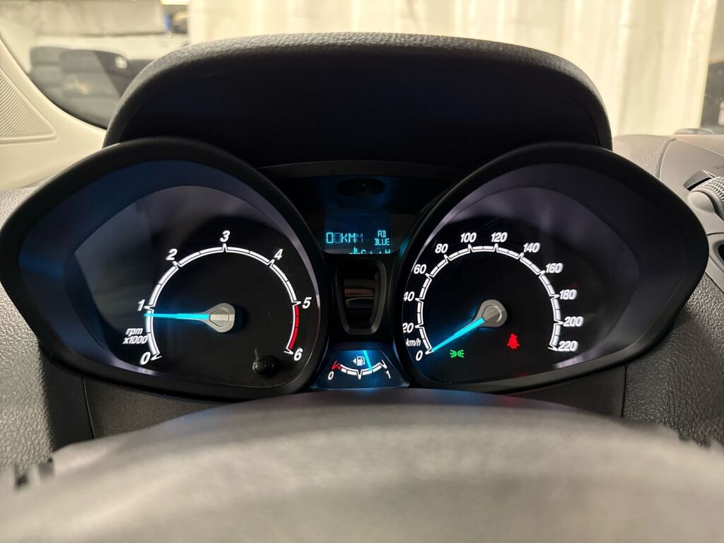 Ford Transit Courier 2021 Valkoinen