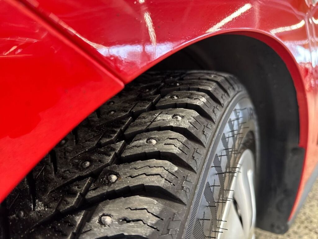 Ford Transit Courier 2022 Punainen