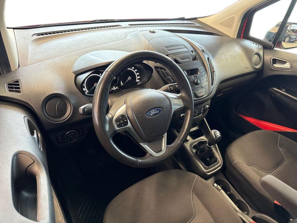 Ford Transit Courier 2022 Punainen