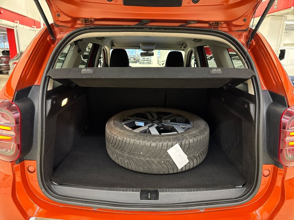 Dacia Duster 2022 Oranssi