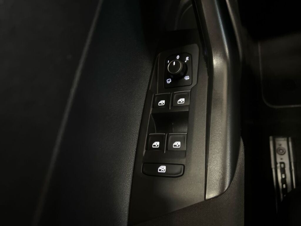 Volkswagen Taigo 2022 Musta