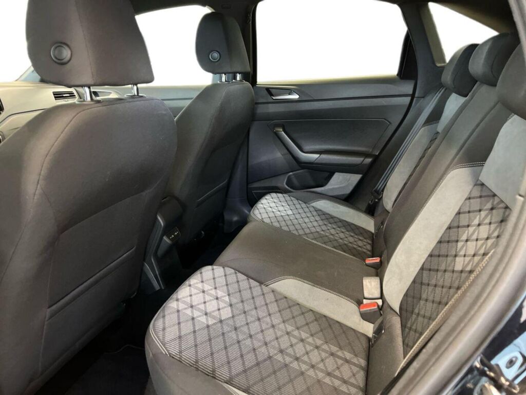 Volkswagen Taigo 2022 Musta