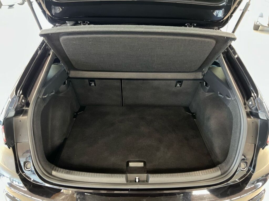 Volkswagen Taigo 2022 Musta