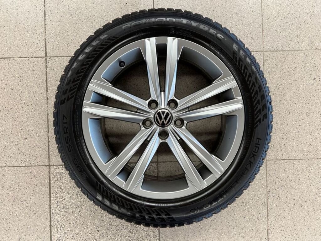 Volkswagen Taigo 2022 Musta