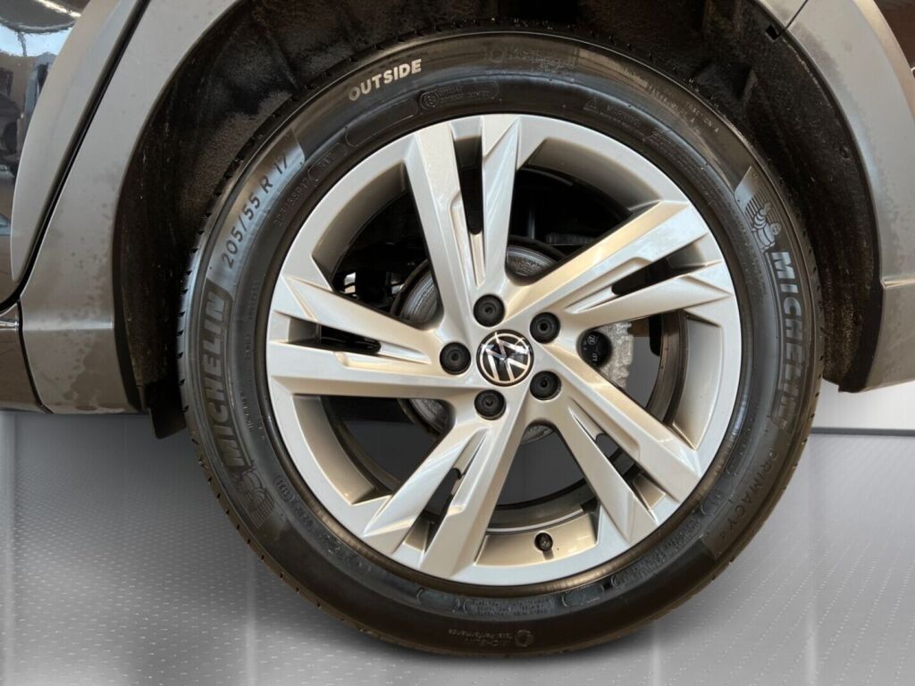 Volkswagen Taigo 2022 Musta
