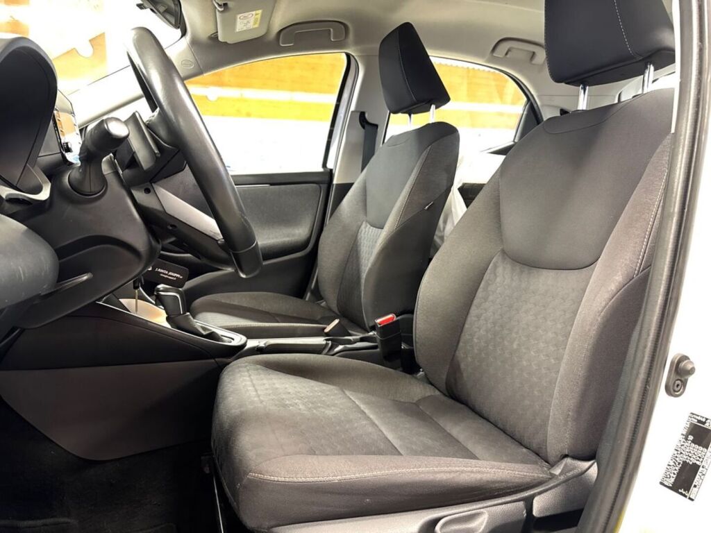 Toyota Yaris 2021 Valkoinen