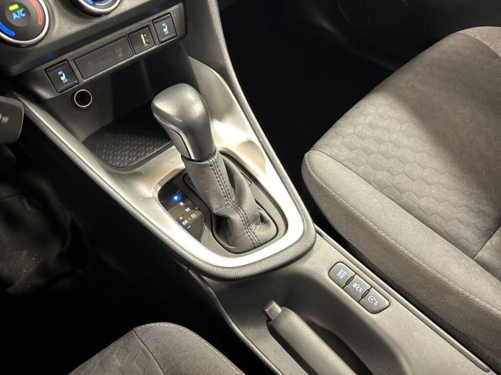 Toyota Yaris 2021 Valkoinen