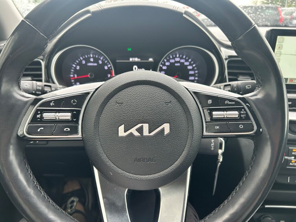 Kia XCeed 2022 Musta