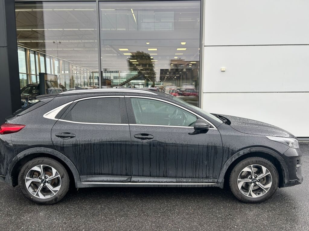 Kia XCeed 2022 Musta