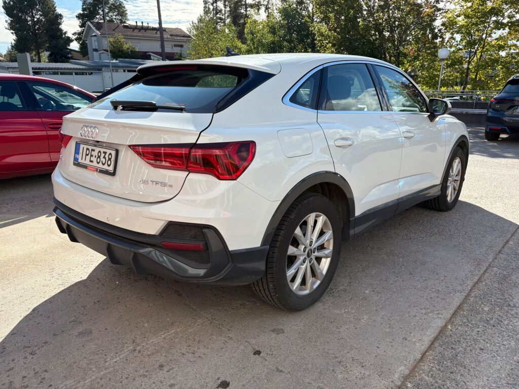 Audi Q3 2022 Valkoinen