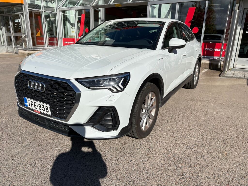 Audi Q3 2022 Valkoinen
