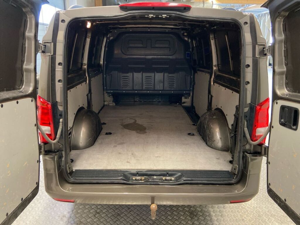 Mercedes-Benz Vito 2018 Ruskea (beige)