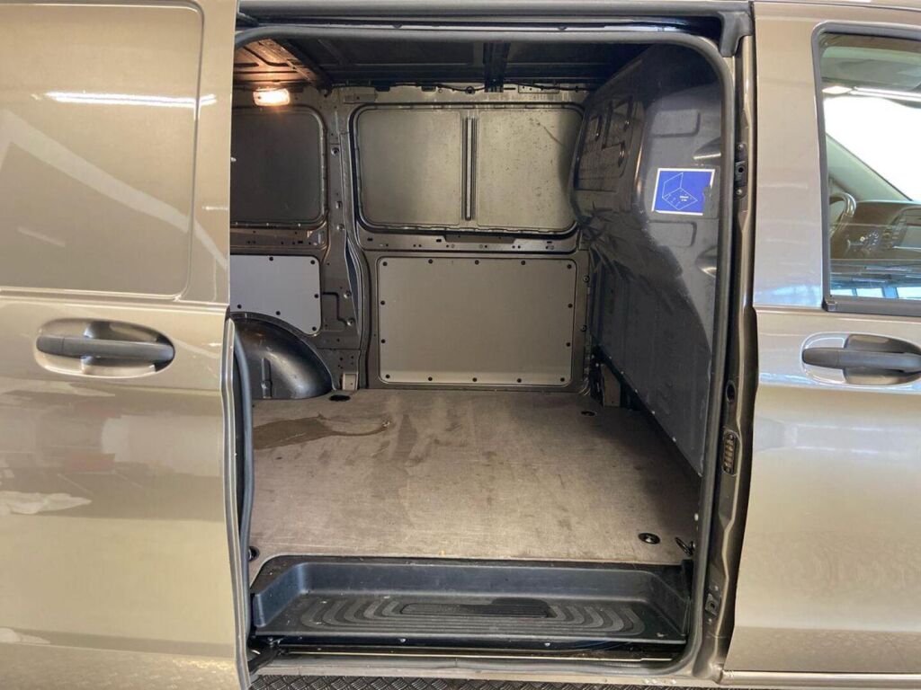 Mercedes-Benz Vito 2018 Ruskea (beige)