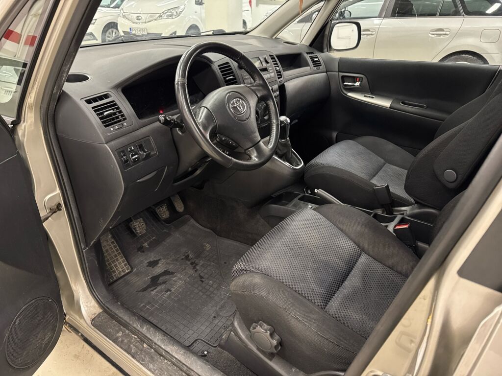 Toyota Corolla Verso 2002 Hopea