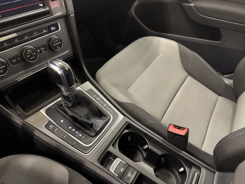 Volkswagen Golf 2015 Valkoinen