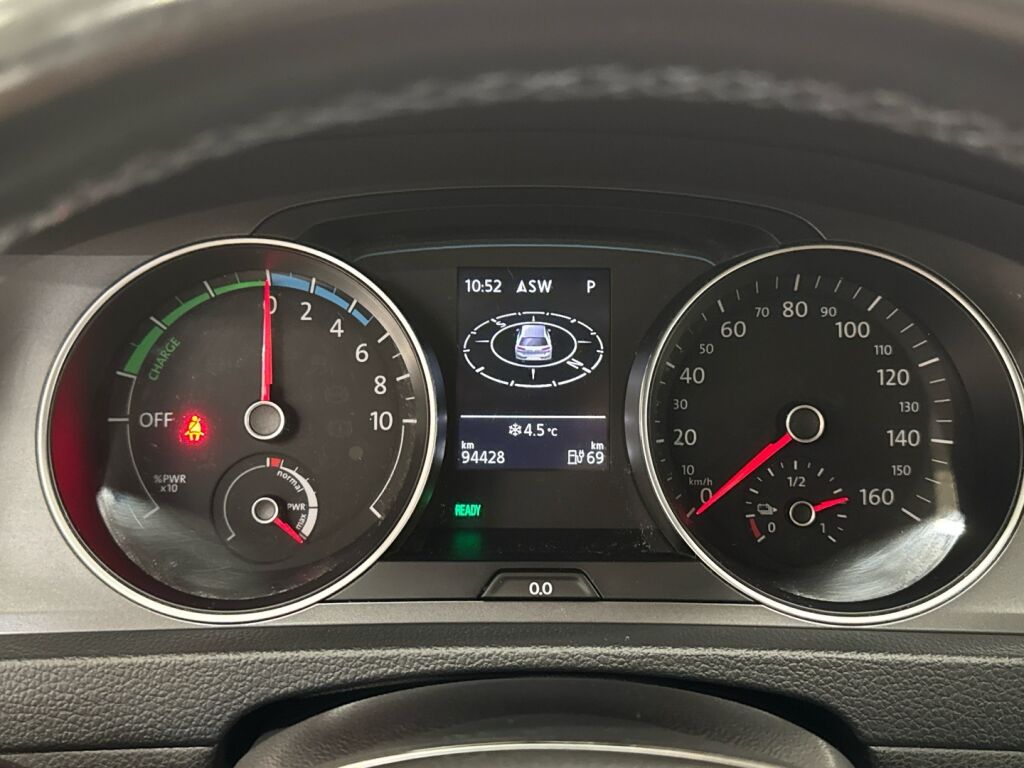 Volkswagen Golf 2015 Valkoinen