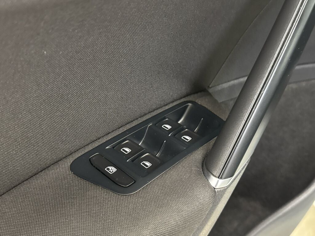 Volkswagen Golf 2015 Valkoinen