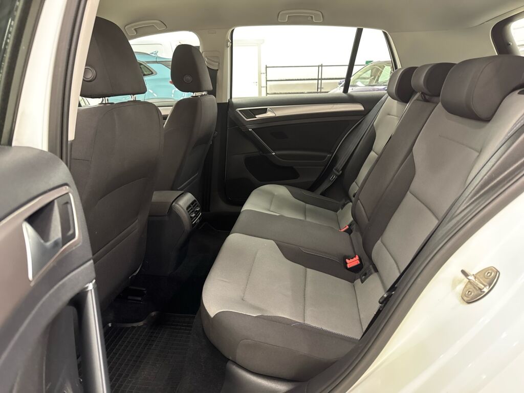 Volkswagen Golf 2015 Valkoinen