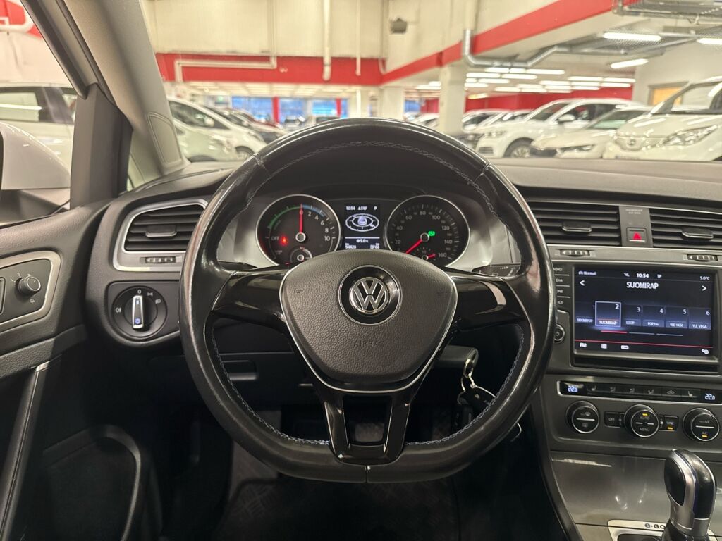Volkswagen Golf 2015 Valkoinen