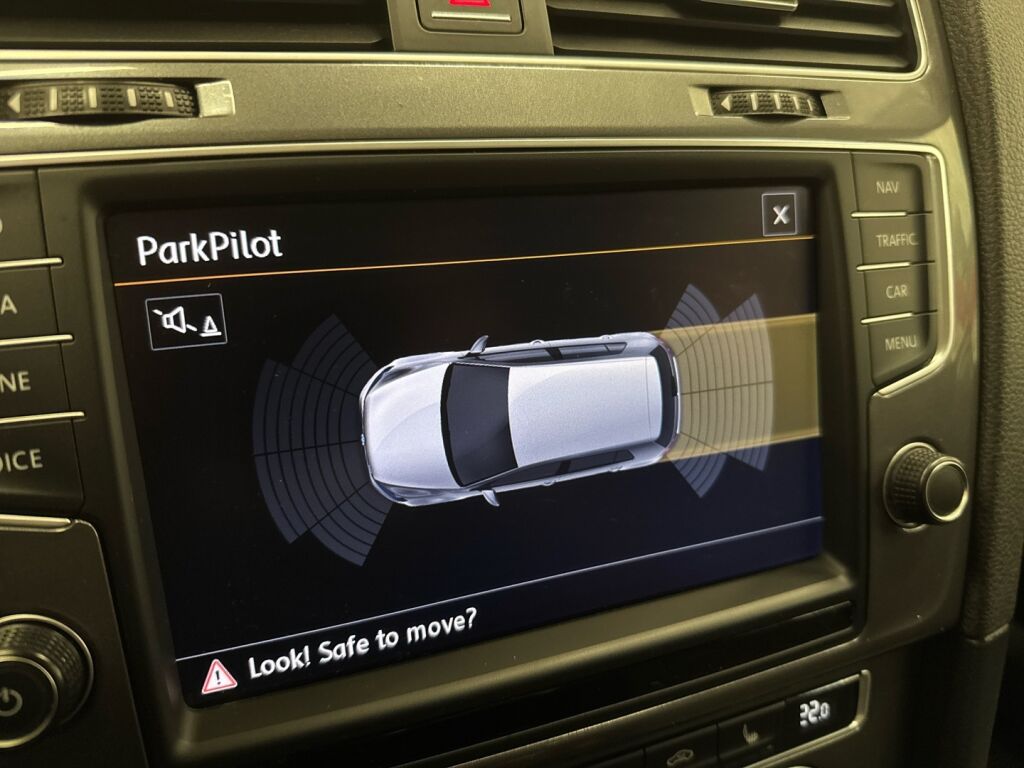 Volkswagen Golf 2015 Valkoinen