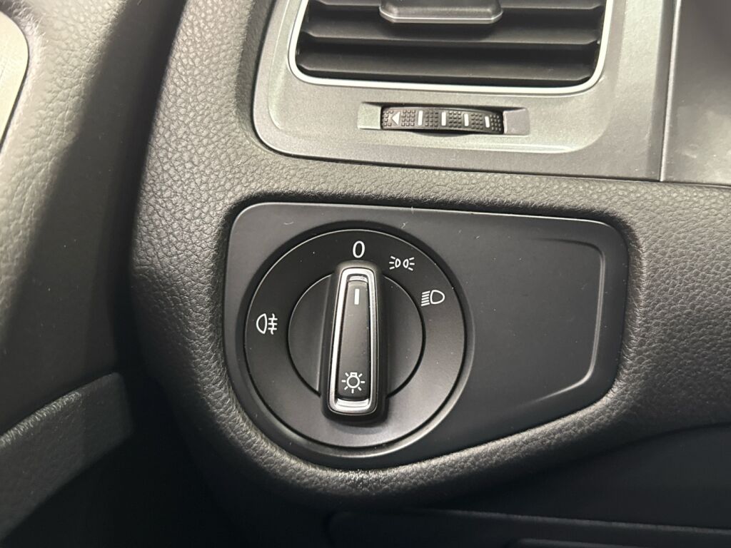 Volkswagen Golf 2015 Valkoinen