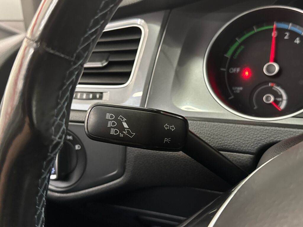 Volkswagen Golf 2015 Valkoinen