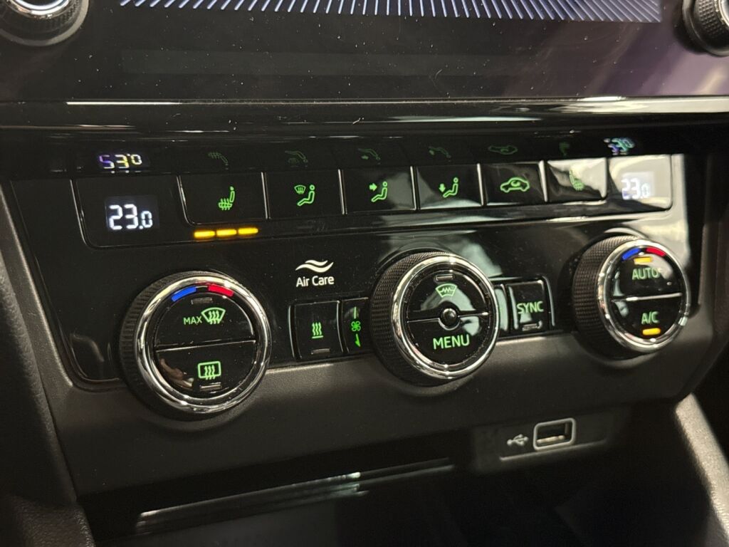 Skoda Octavia 2020 Musta