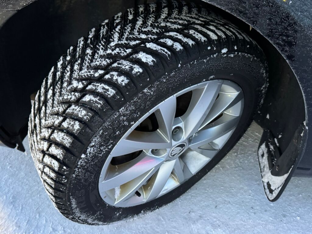 Skoda Octavia 2020 Musta