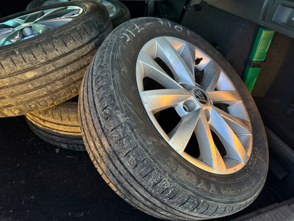 Skoda Octavia 2020 Musta