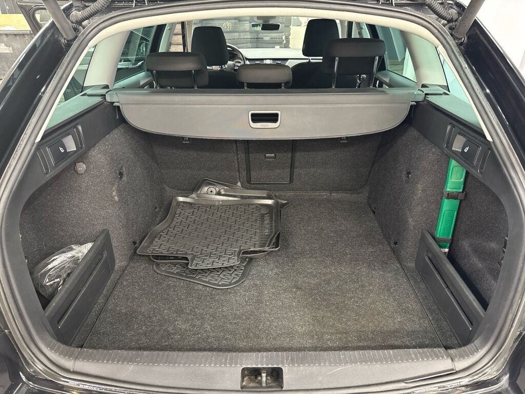 Skoda Octavia 2020 Musta