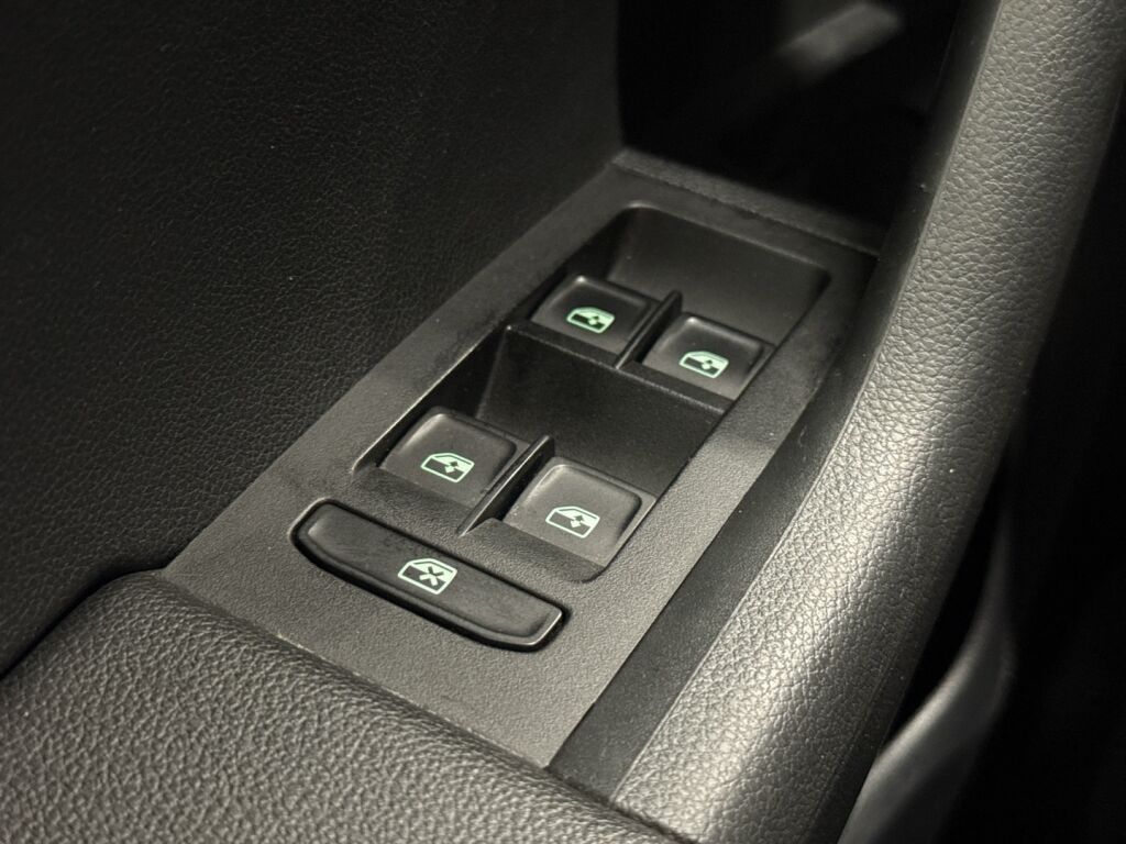 Skoda Octavia 2020 Musta